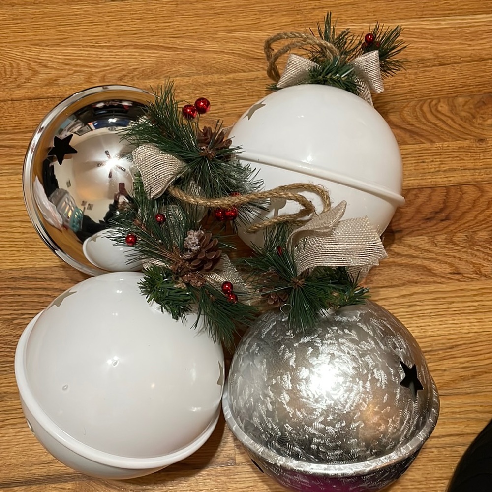 4 Large Christmas decorations